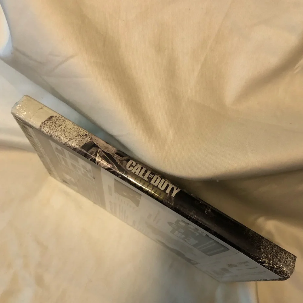 SLEDGEHAMMER GAMES CALL OF DUTY WWII Collector’s Edition Guide